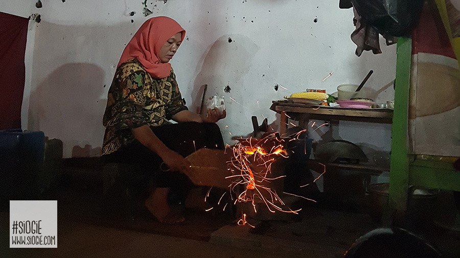 Makan Indomie di Alun Alun Jogja (dokpri)